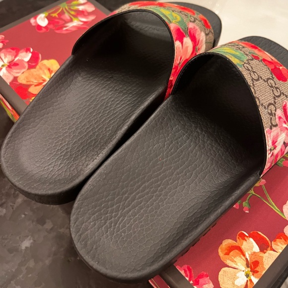 EUC Gucci Bloom Slides size 36 box included - Picture 4 of 4